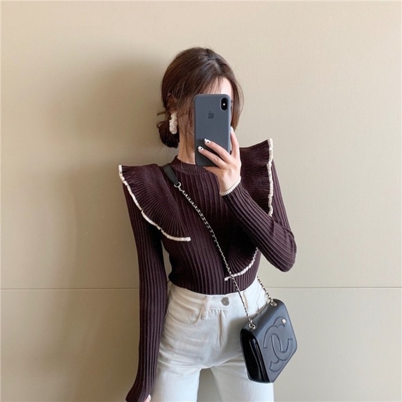 Ribbed crew neck ruffled shoulder sweater - Picture 3 of 9